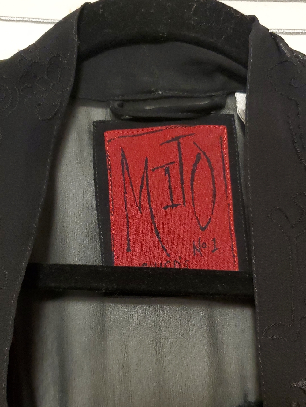 Rare Mito Chicos 100% Black Silk Kimono Robe Embroidered Applique Dramatic M/L - Picture 3 of 5